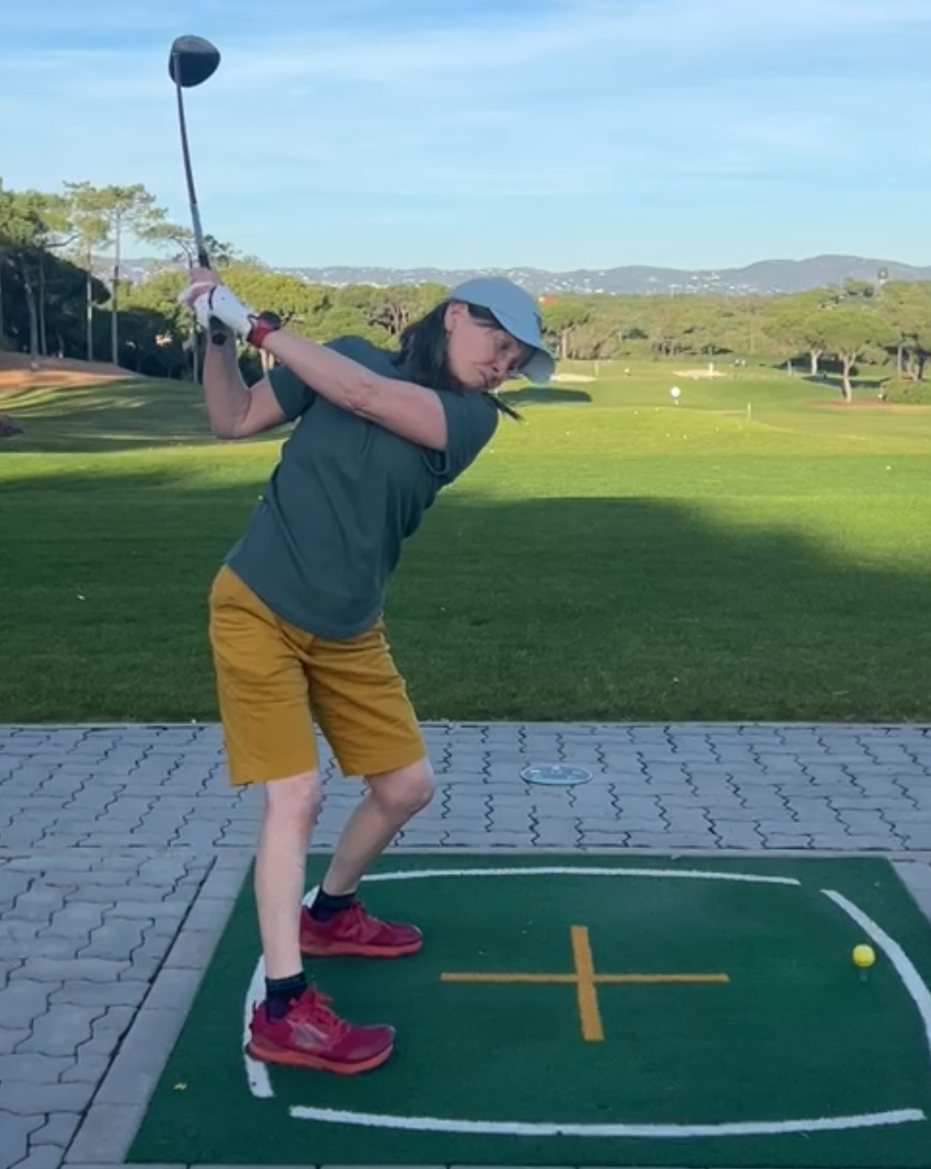 Anji Ripley golfing